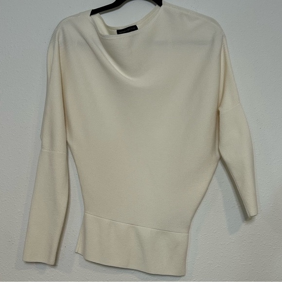 Banana Republic White Asymmetrical Sweater Size XXS - Picture 1 of 5